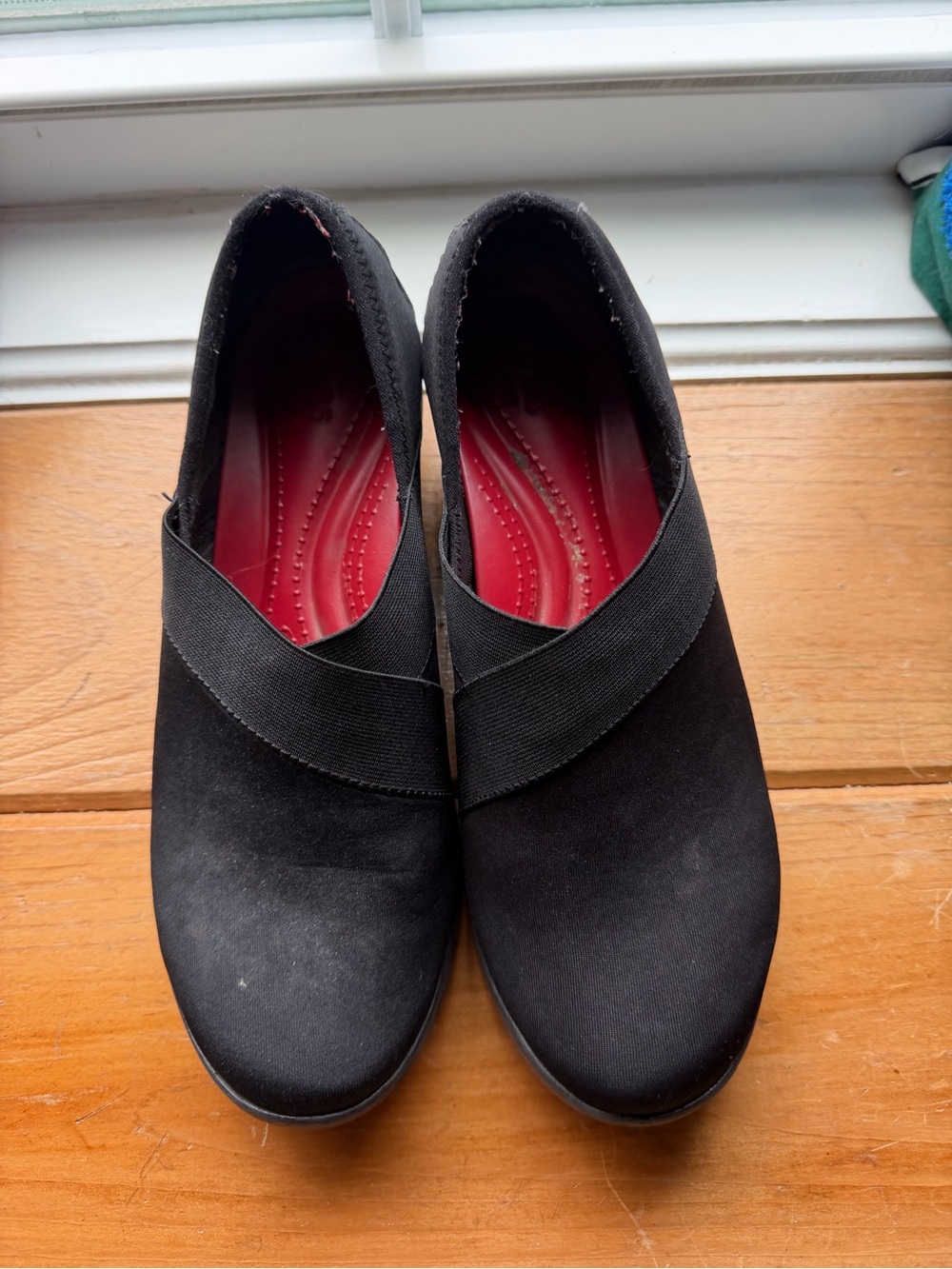 Crocs Women's Black Slip-On Comfort Shoes with Red Insole